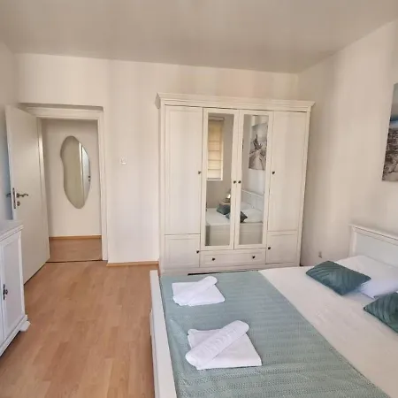 Sky - Pine Apartment Tivat Exterior photo